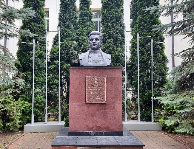 Памятник генерал-майору Гурьеву