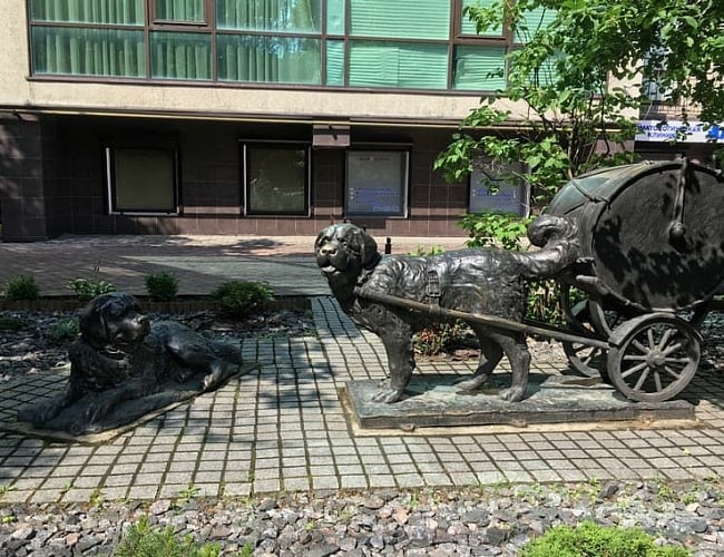 Памятник собакам-литаврщикам