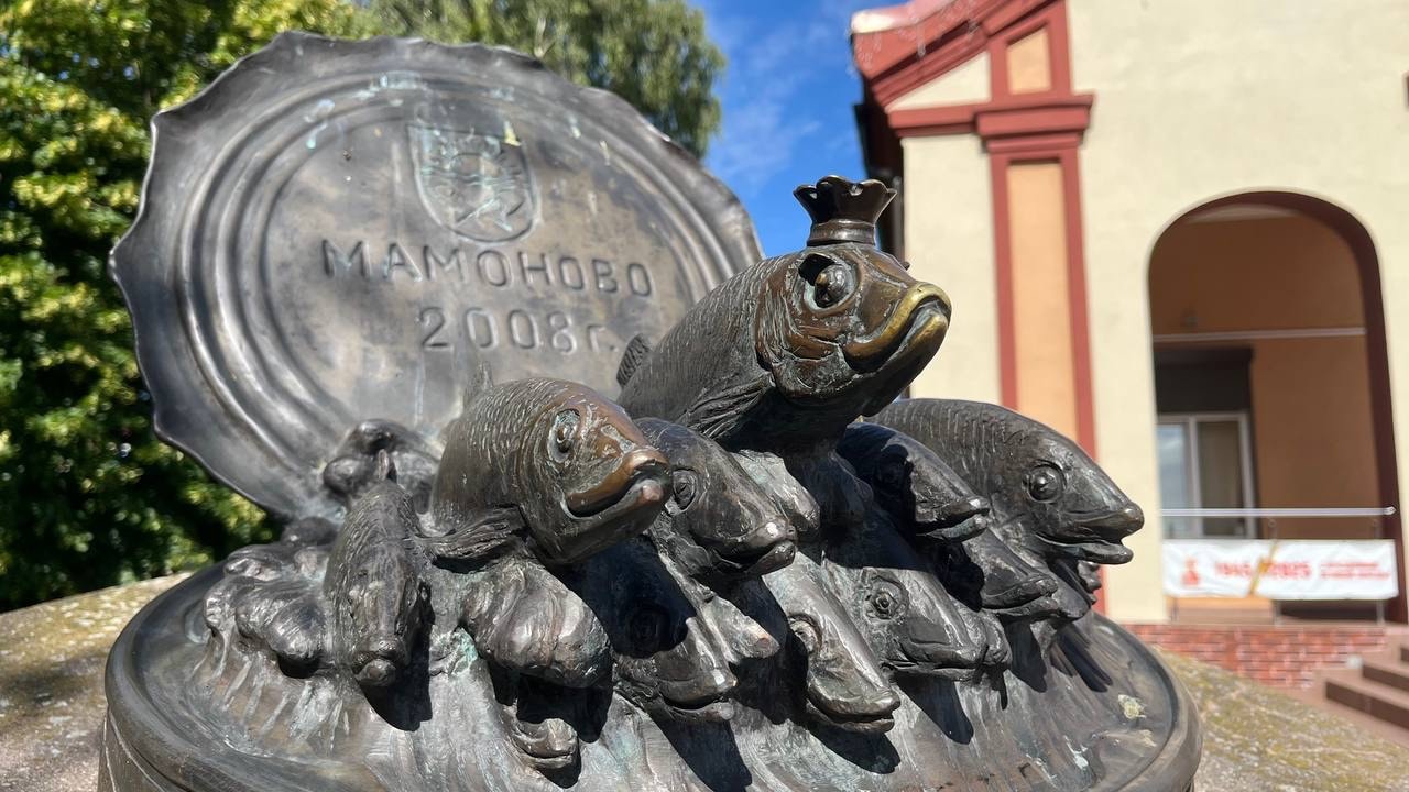 Памятник шпротам