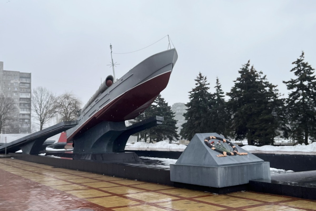 Памятный знак морякам-балтийцам